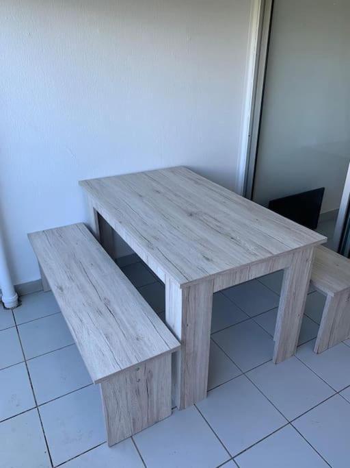 Petit Prix Et Grand Confort A Saint Gilles Les Bains Buitenkant foto