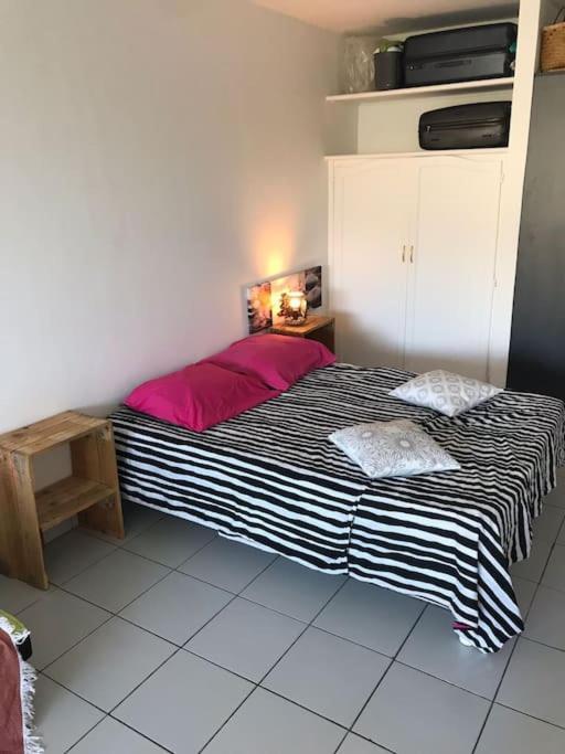 Petit Prix Et Grand Confort A Saint Gilles Les Bains Buitenkant foto
